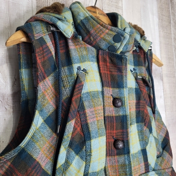 Triple Five Soul Warm Plaid Vest. Size Large. Green, Brown, Red - Picture 4 of 15